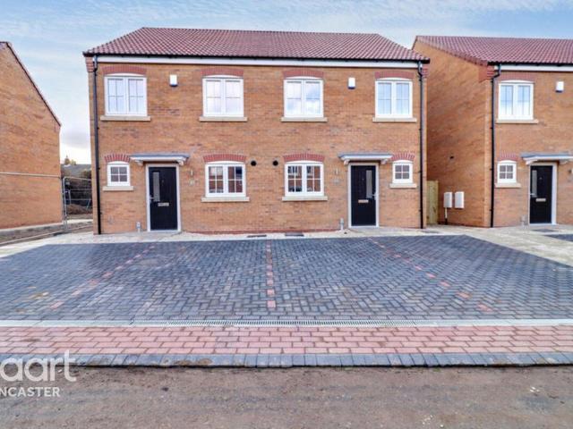 House for sale in Edenthorpe, South Yorkshire