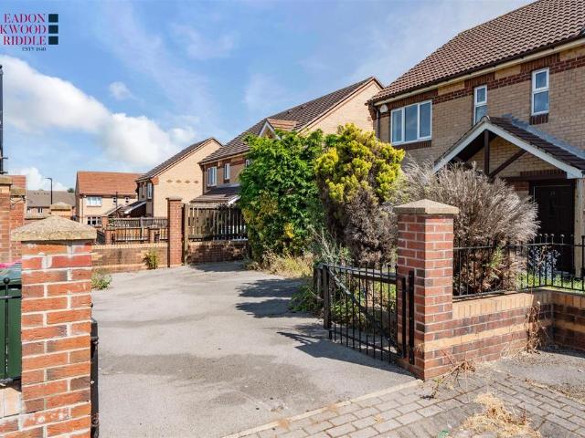 House for sale in Dalton, South Yorkshire