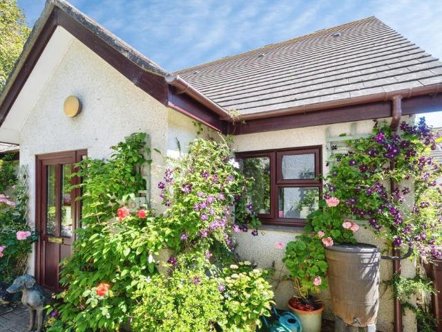House for sale in Mullion, Cornwall