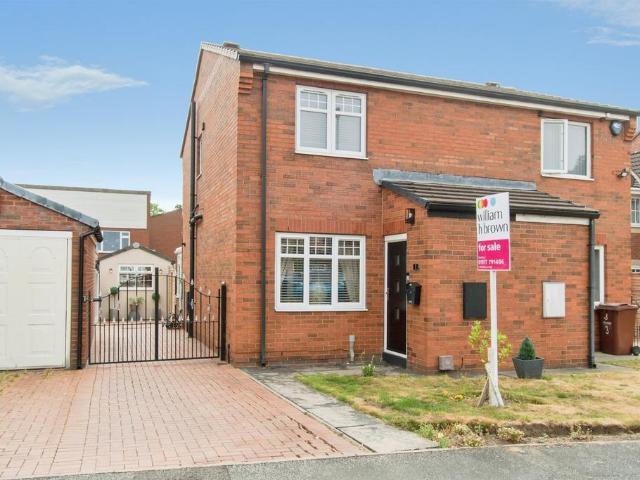 House for sale in Purston Jaglin, West Yorkshire