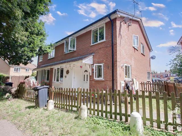House for sale in Dale Hill, Essex