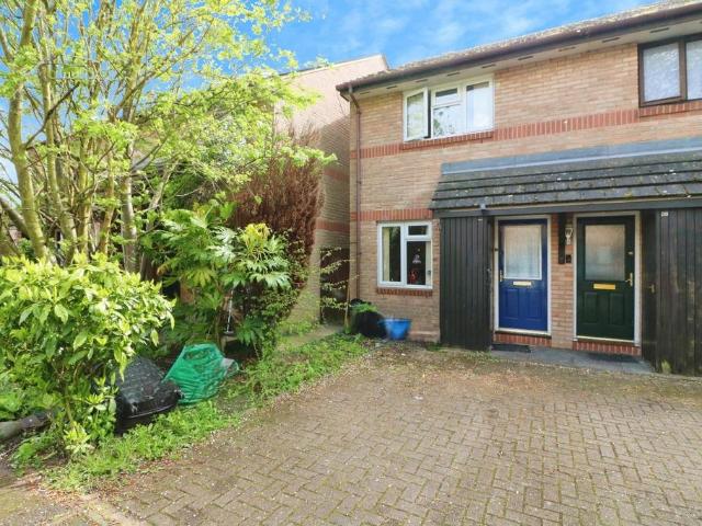 House for sale in Newbury Park, Greater London