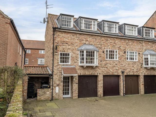 House for sale in High Field, York