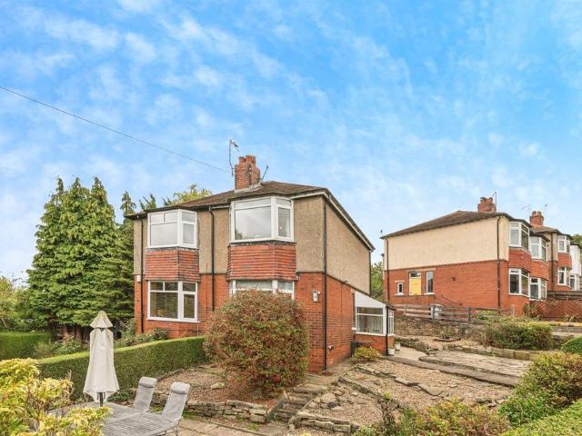House for sale in Almondbury, West Yorkshire