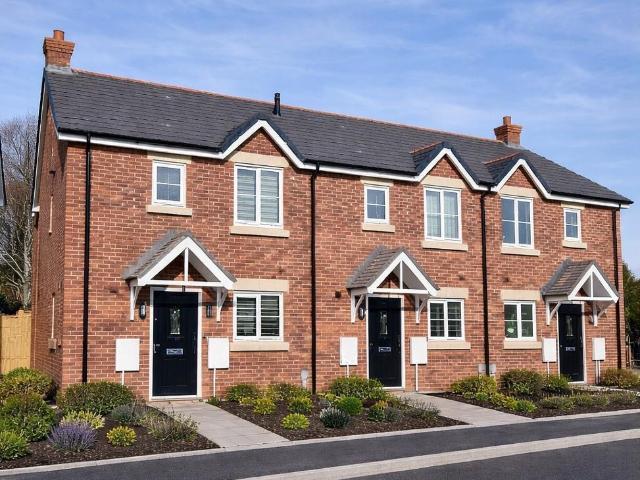 House for sale in Rhostyllen, Wales