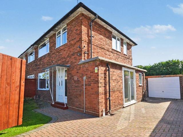 House for sale in Robin Hood, West Yorkshire