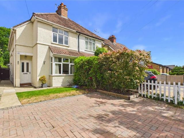 House for sale in Heol-las, Surrey