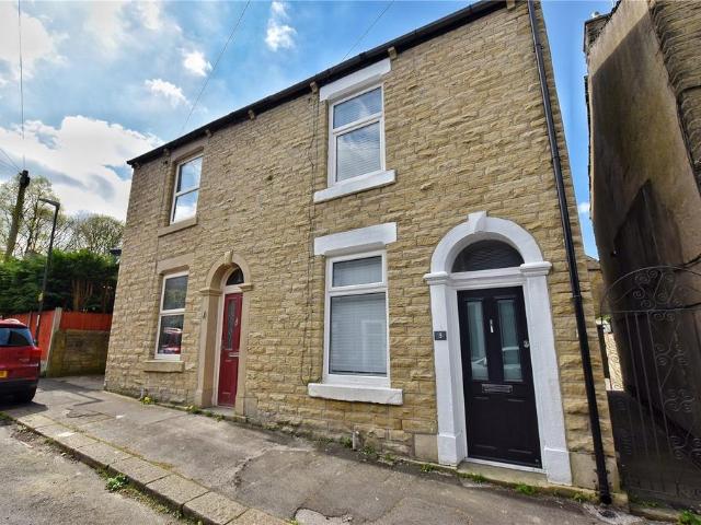 House for sale in Whitfield, Charlesworth