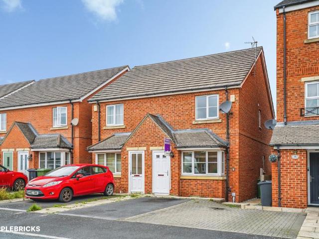 House for sale in Scholes, West Yorkshire