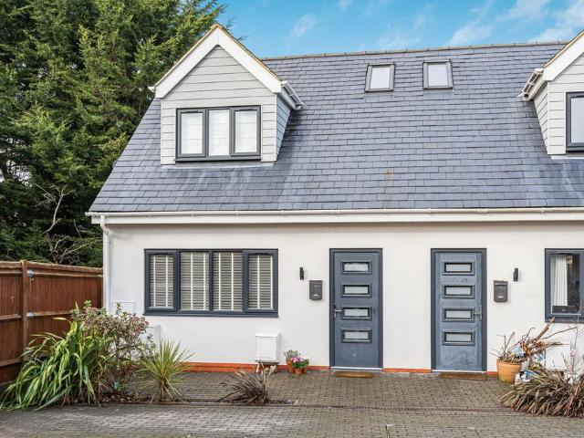 House for sale in Pachesham Park, Surrey