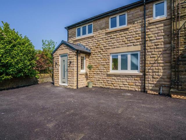 House for sale in Charlesworth, East Midlands