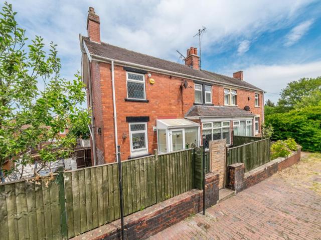 House for sale in Churwell, West Yorkshire