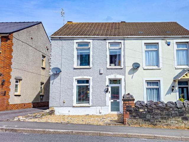 House for sale in Dyffryn Clydach, Neath Abbey