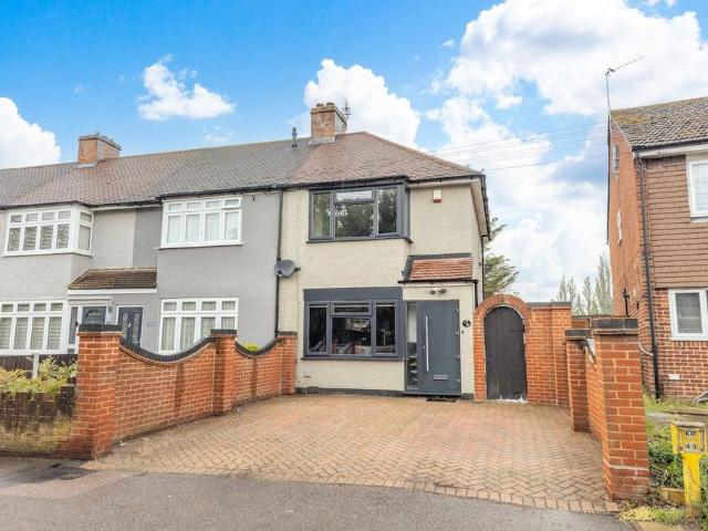 House for sale in West Bedfont, Spelthorne