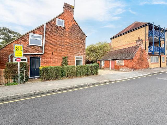 House for sale in Burnham-on-Crouch, Maldon