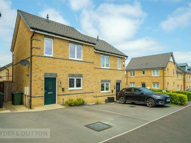 House for sale in Milnsbridge, West Yorkshire