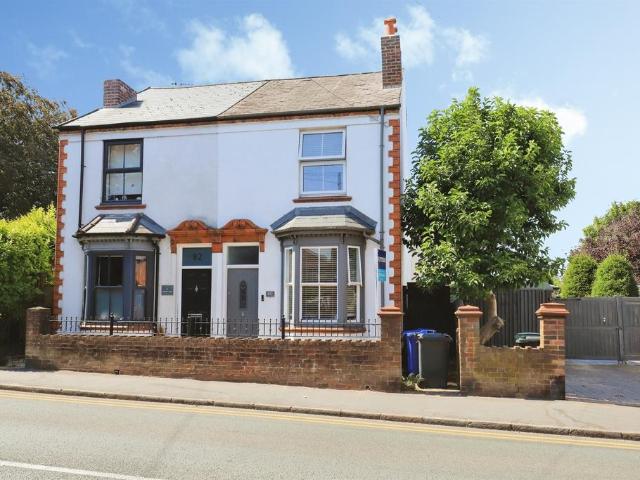 House for sale in Kingswinford, West Midlands