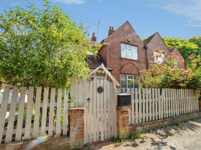 House for sale in Potters Corner, East Midlands