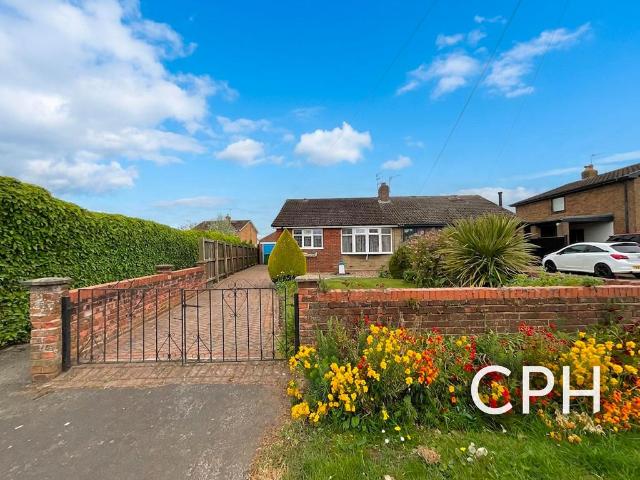 House for sale in Cayton