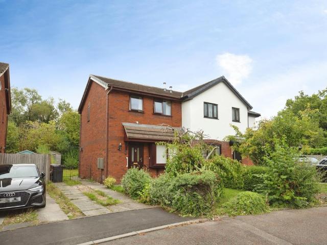 House for sale in Clayton Green, Andertons Mill