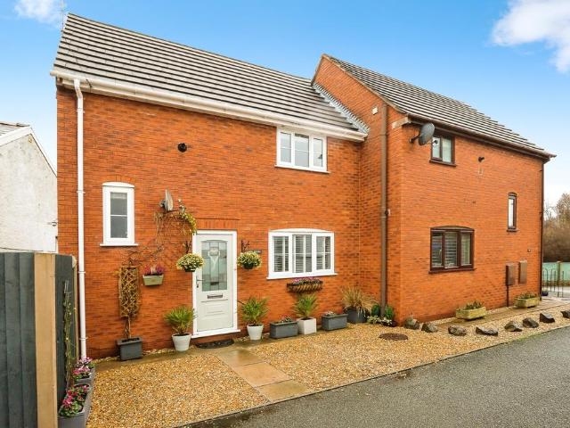 House for sale in Mold