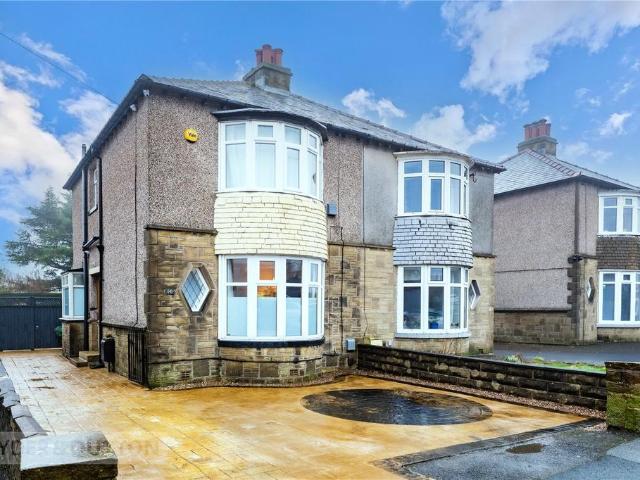House for sale in Lindley, West Yorkshire