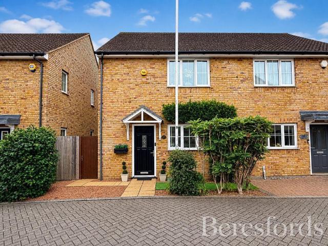 House for sale in Elm Park, Greater London