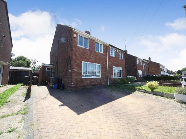 House for sale in Lewsey Farm, Luton