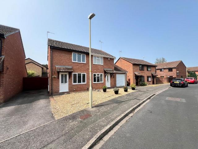 House for sale in Wotton, Gloucester