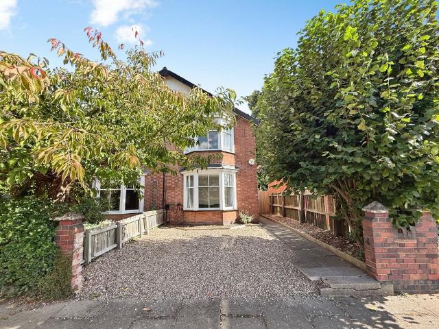 House for sale in Clarendon Park, Leicester