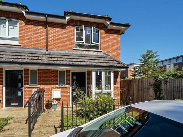 House for sale in Fleet, Hart