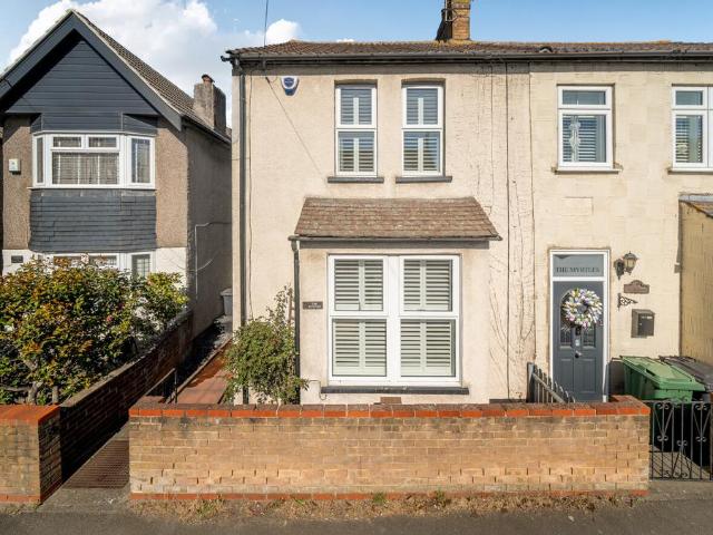 House for sale in Sutton-at-Hone and Hawley, Monks Orchard