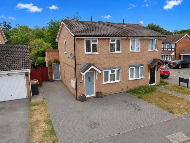 House for sale in Woodside Estate, Houghton Regis