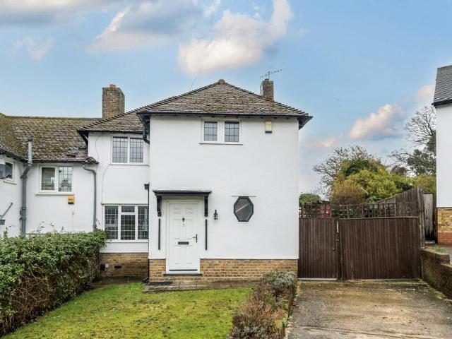 House for sale in Watford Rural, Batchworth