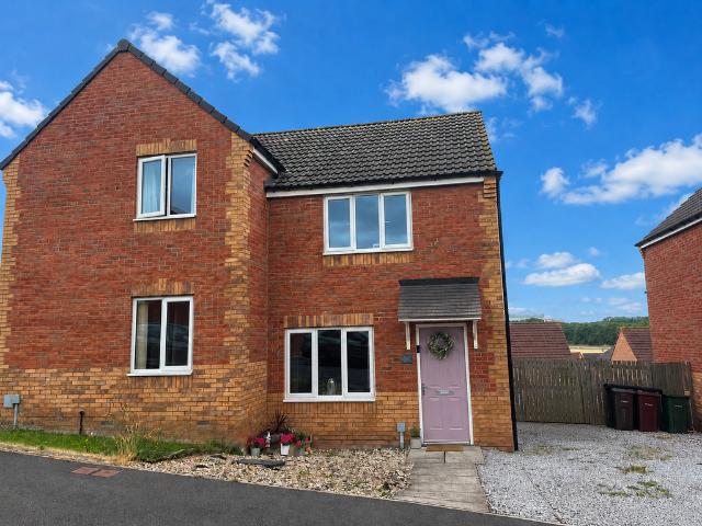 House for sale in Ferrybridge, West Yorkshire