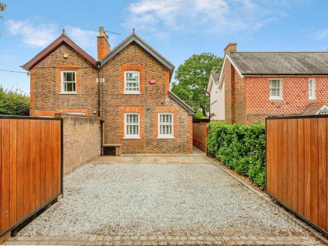 House for sale in Burstow, Hillview
