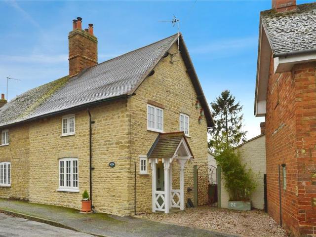 House for sale in Northamptonshire