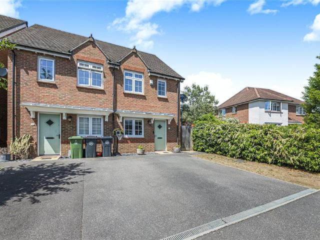 House for sale in Heol-las, Surrey
