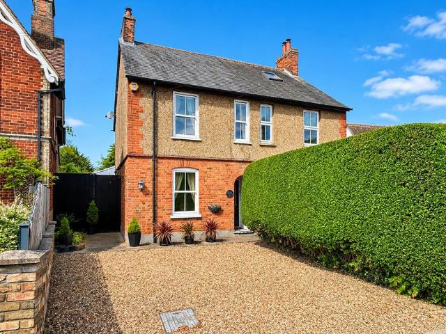 House for sale in Henlow, Bedfordshire