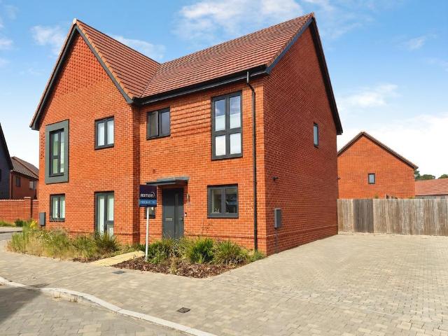 House for sale in Buckler's Park, Crowthorne