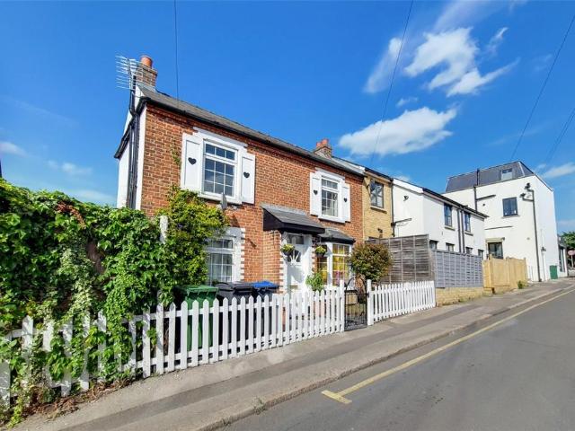 House for sale in Hook, Greater London