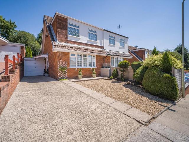 House for sale in Tonyrefail, Coedely