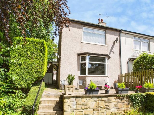 House for sale in Willowfield, Sowerby Bridge
