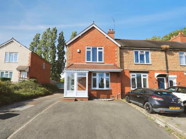 House for sale in Wood End, Park Village