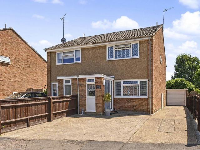 House for sale in Aston Clinton, Buckinghamshire