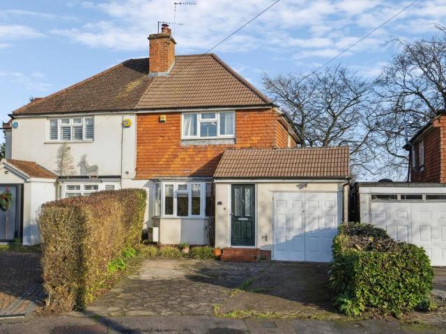 House for sale in The Cedars Estate, Batchworth