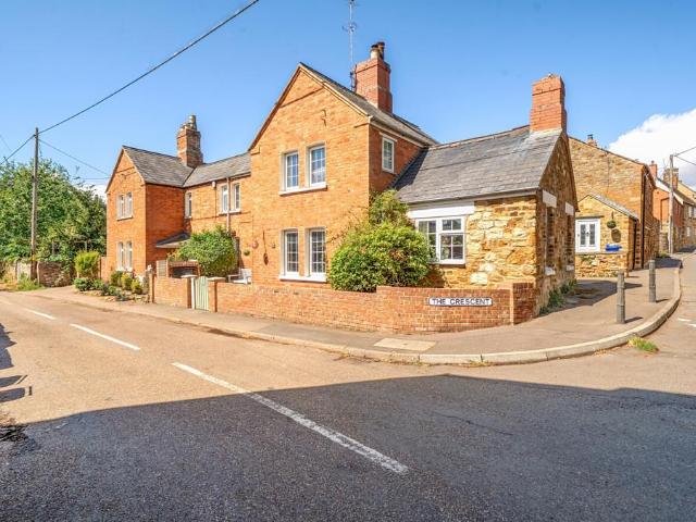 House for sale in Fosters Booth, Pattishall