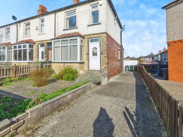 House for sale in Huddersfield, West Yorkshire
