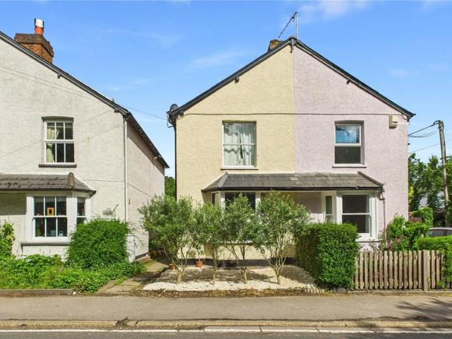 House for sale in Heol-las, Surrey