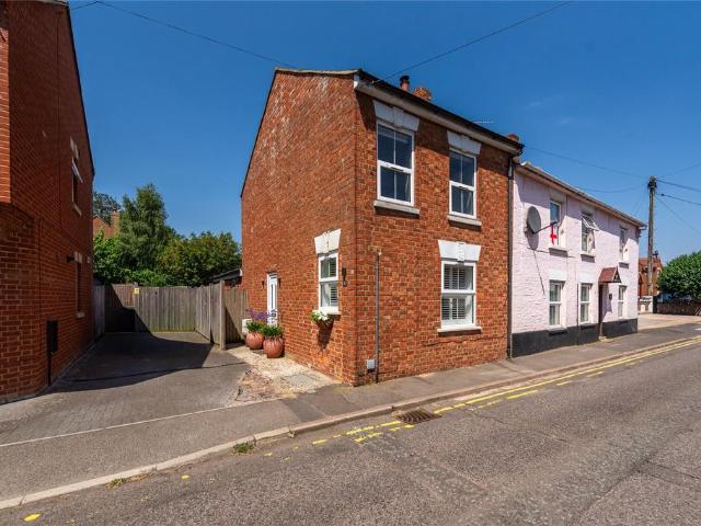 House for sale in Old Stratford, Northamptonshire